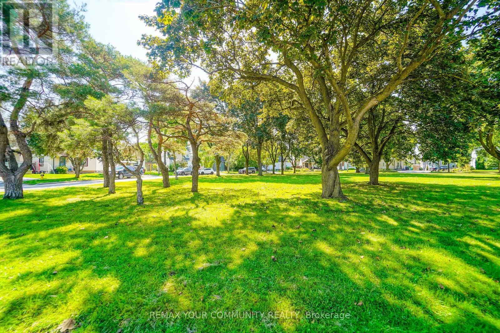 102 Hearst Circle, Toronto, Ontario  M6M 2V1 - Photo 30 - W13772398
