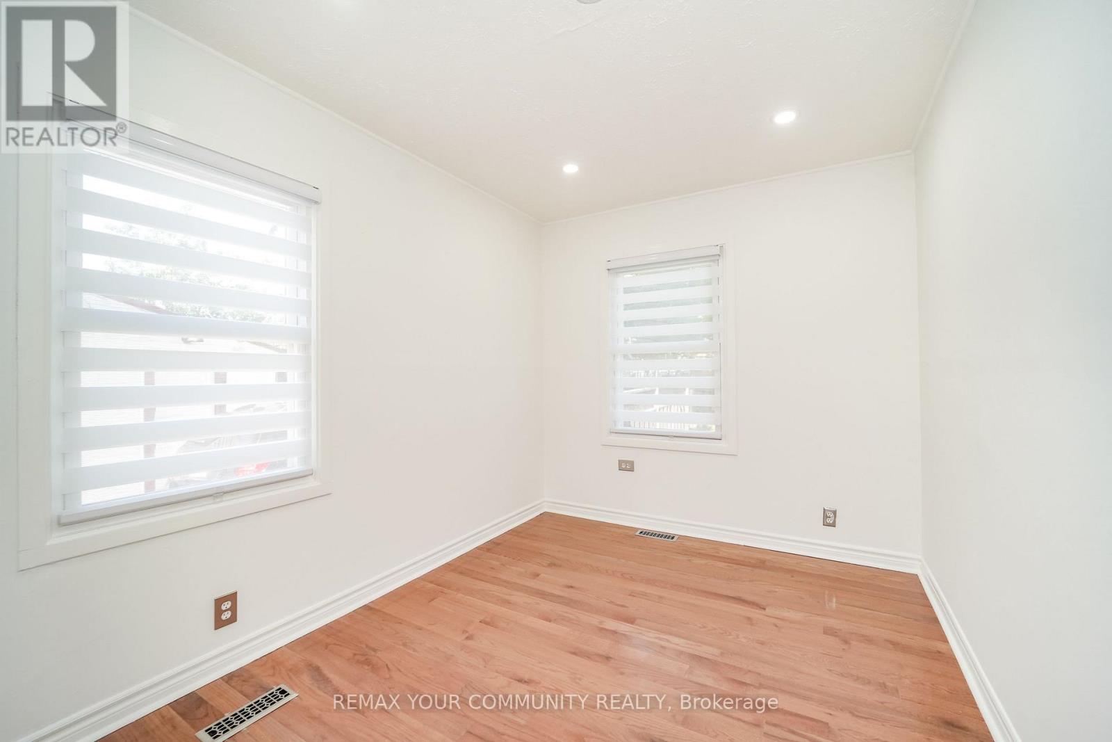 102 Hearst Circle, Toronto, Ontario  M6M 2V1 - Photo 10 - W13772398