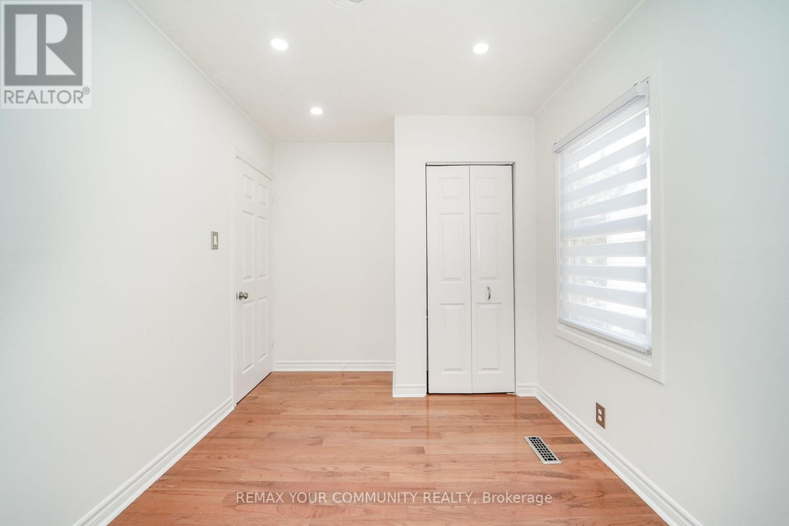 102 Hearst Circle, Toronto, Ontario  M6M 2V1 - Photo 11 - W13772398
