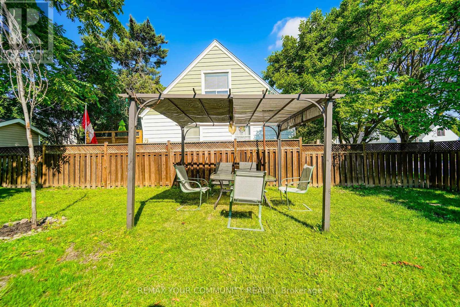 102 Hearst Circle, Toronto, Ontario  M6M 2V1 - Photo 28 - W13772398