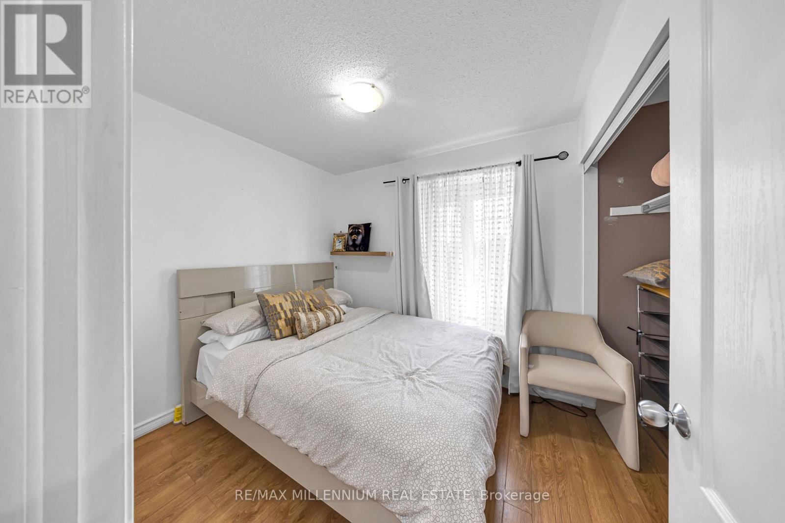 39 Decker Hollow Circle, Brampton, Ontario  L6X 0K9 - Photo 5 - W13776650