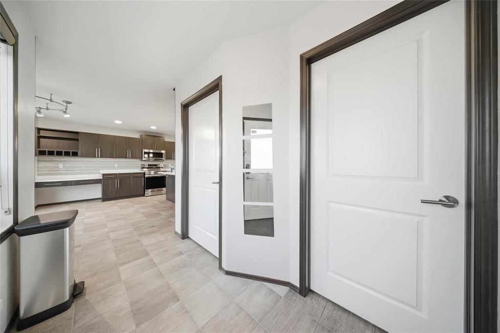 22 Hemmingwood Court, Winnipeg, Manitoba  R3Y 1S4 - Photo 32 - 202622854