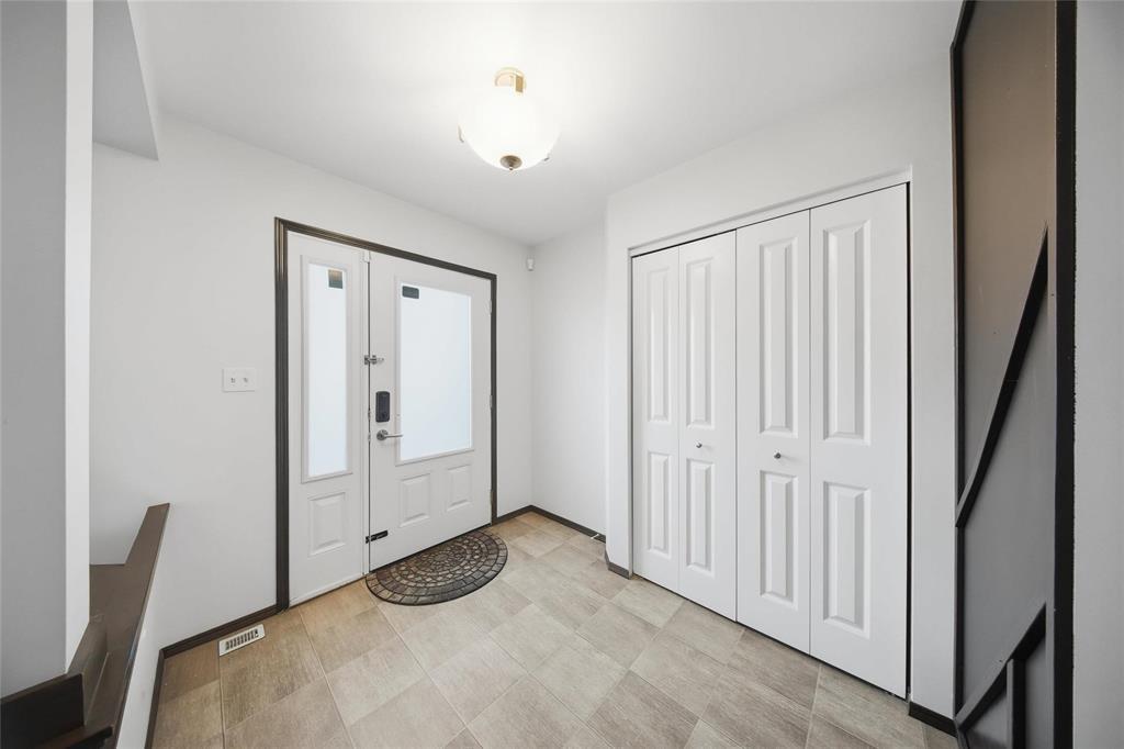 22 Hemmingwood Court, Winnipeg, Manitoba  R3Y 1S4 - Photo 31 - 202622854