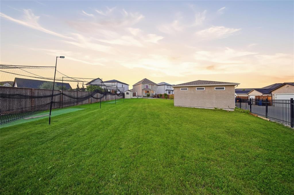 22 Hemmingwood Court, Winnipeg, Manitoba  R3Y 1S4 - Photo 41 - 202622854