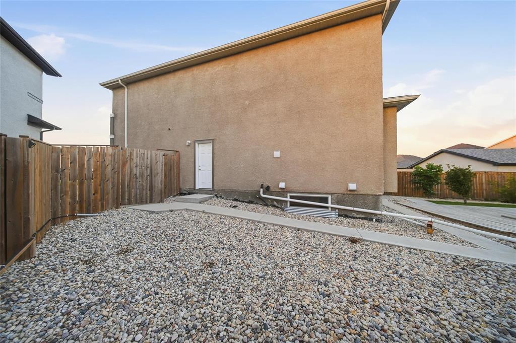 22 Hemmingwood Court, Winnipeg, Manitoba  R3Y 1S4 - Photo 43 - 202622854