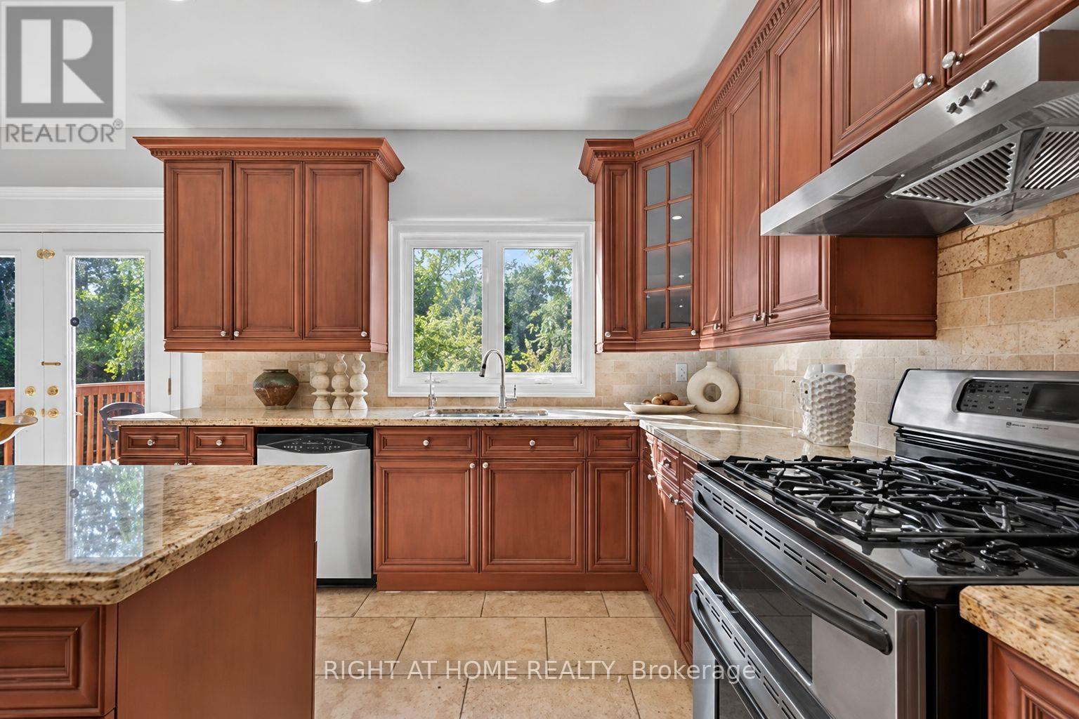 23 Mackay Drive, Richmond Hill, Ontario  L4C 6N9 - Photo 21 - N13777410