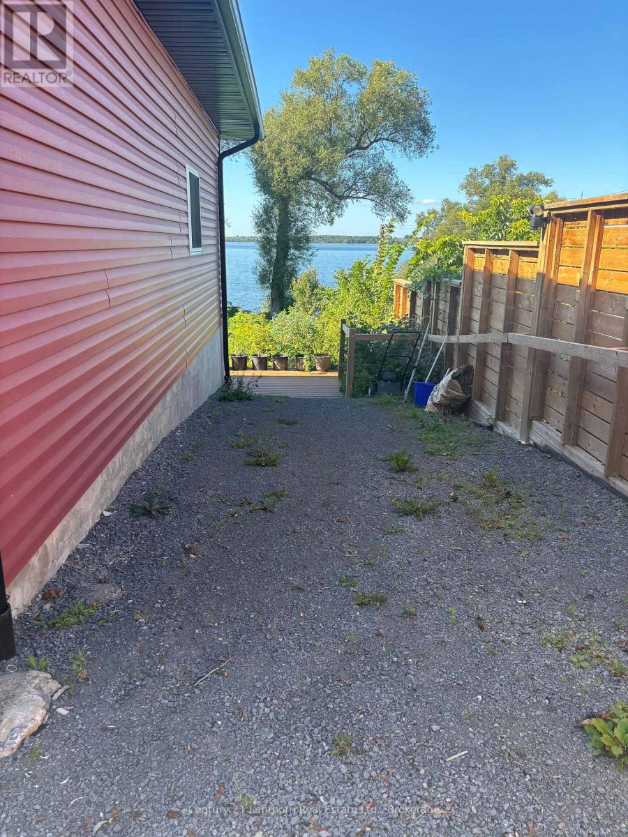 Lower Unit - 3 Solmes Street, Prince Edward County, Ontario  K0K 2T0 - Photo 12 - X13777432