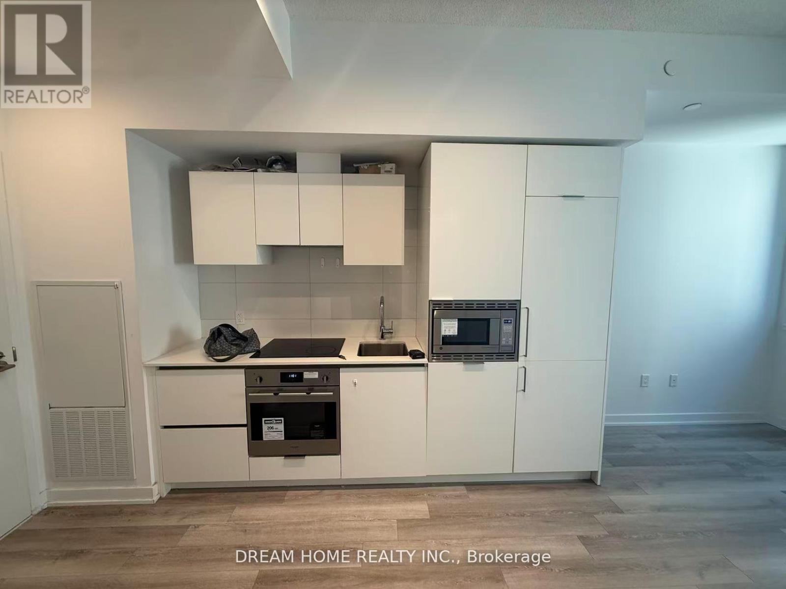 702 - 238 SIMCOE STREET, Toronto, Ontario