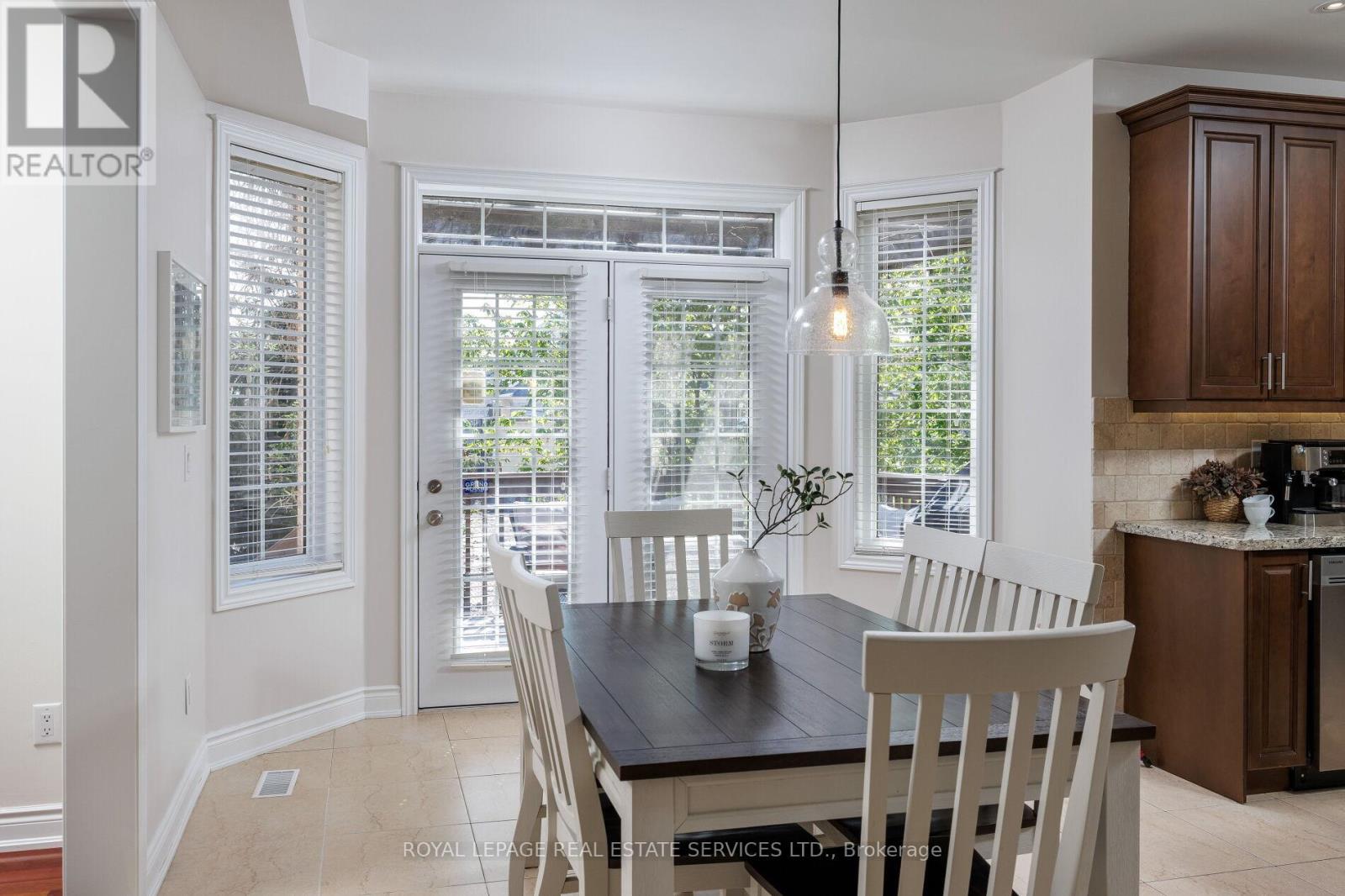 147 Innville Crescent, Oakville, Ontario  L6L 0B8 - Photo 3 - W13777442