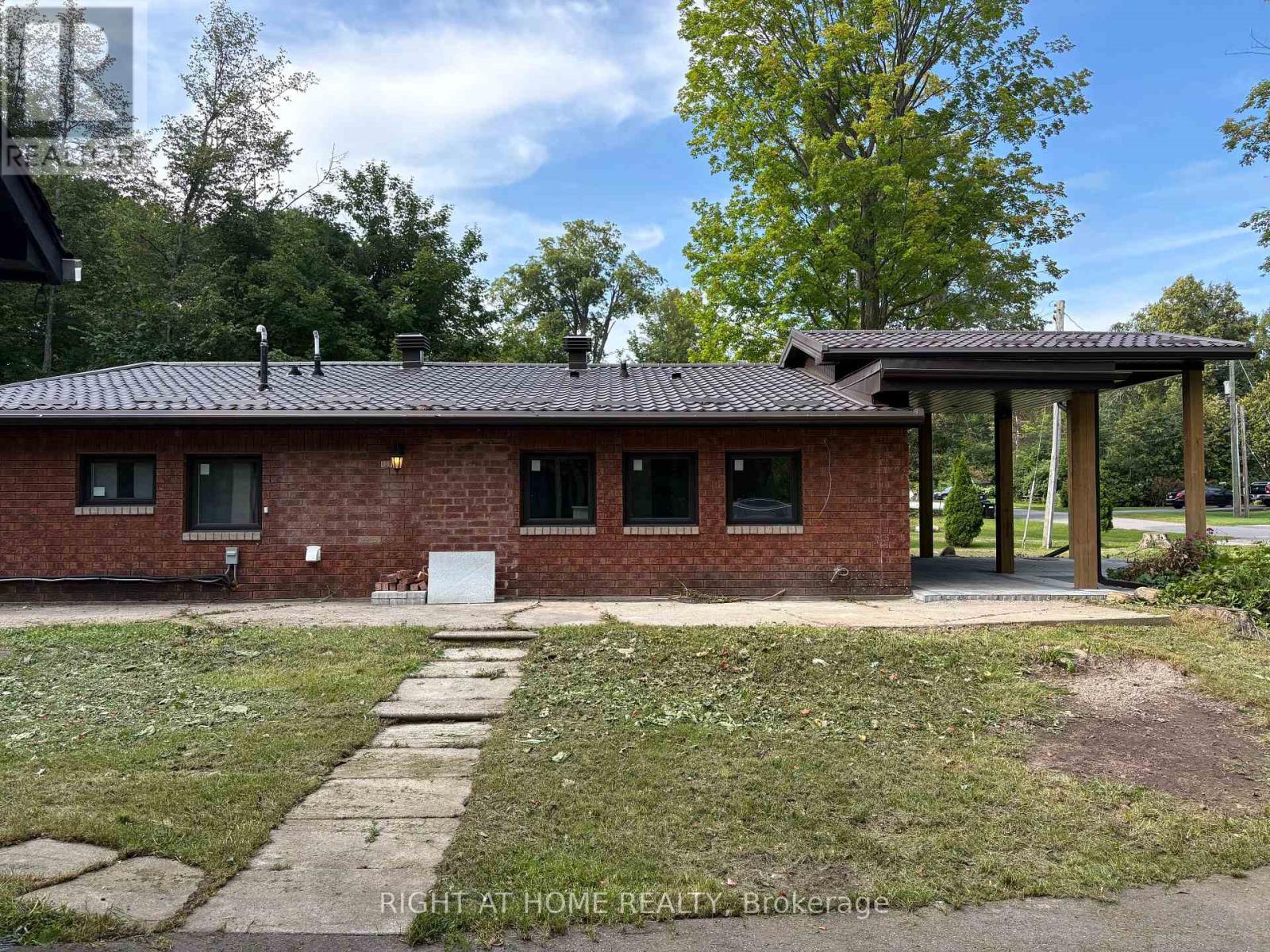 2012 Inglewood Drive, Innisfil, Ontario  L9S 1Z1 - Photo 14 - N13777460