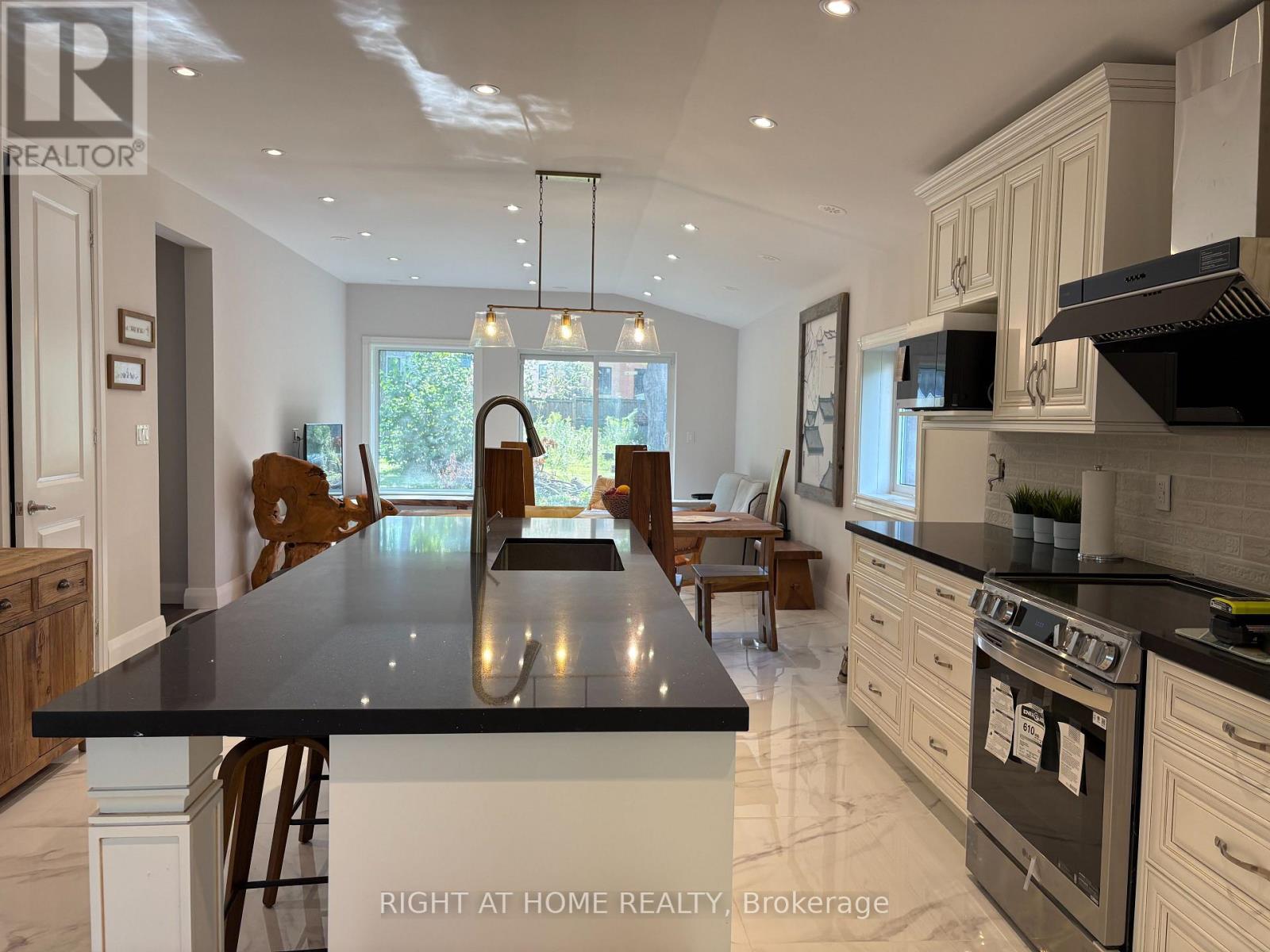 2012 Inglewood Drive, Innisfil, Ontario  L9S 1Z1 - Photo 5 - N13777460