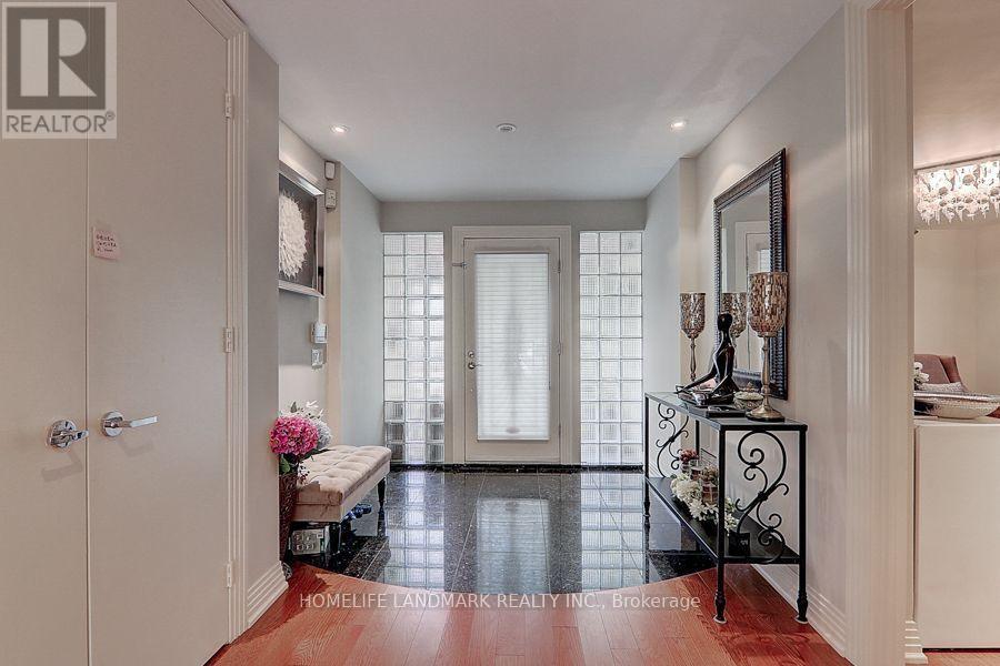 35 Gardiner Road, Toronto, Ontario  M5P 3B6 - Photo 4 - C13000450