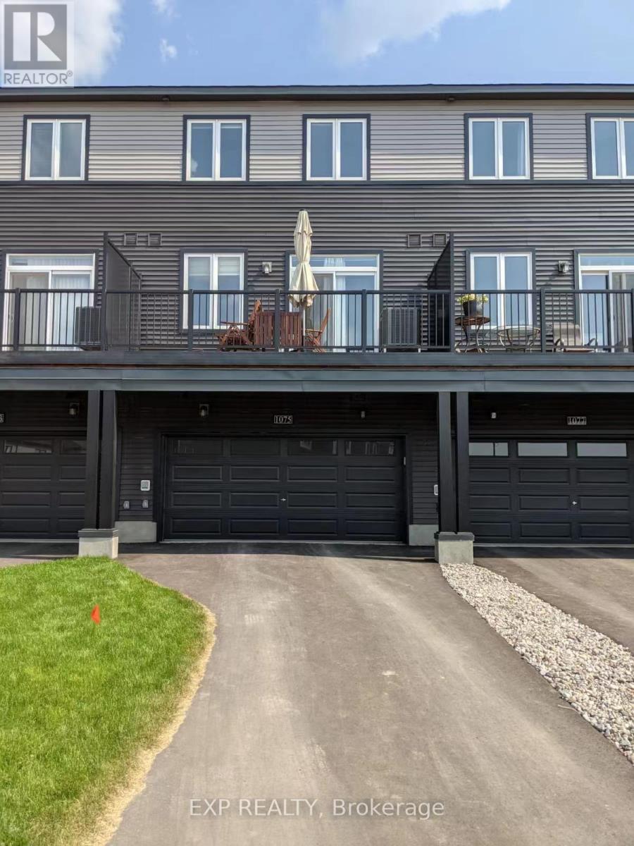 1075 Speedvale Court, Ottawa, Ontario  K2T 0P6 - Photo 2 - X13777468