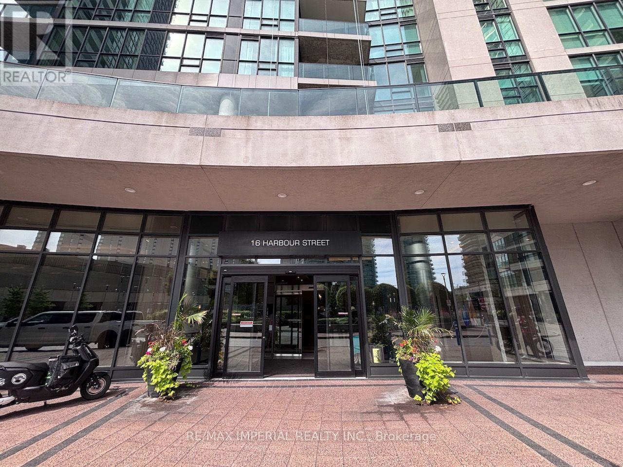 3707 - 16 Harbour Street, Toronto (Waterfront Communities), Ontario  M5J 2Z7 - Photo 1 - C13777476