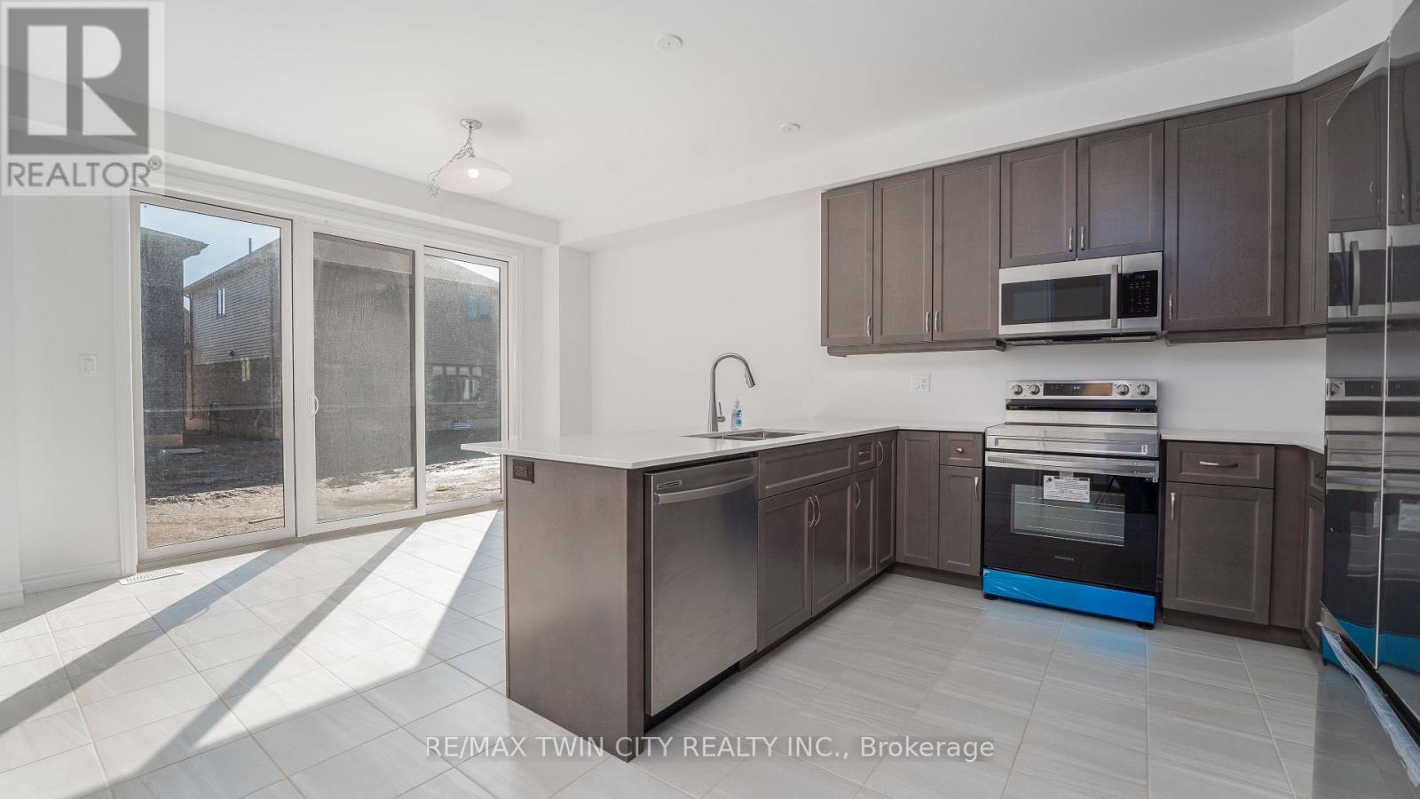 175 Longboat Run W, Brantford, Ontario  N3T 0T1 - Photo 13 - X13777474