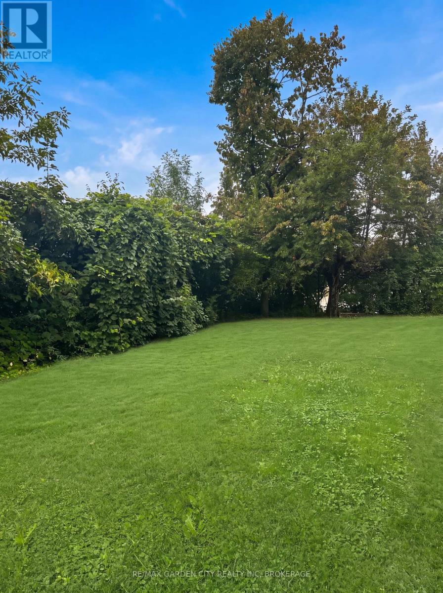 11 Macbeth Boulevard, St. Catharines, Ontario  L2T 2M1 - Photo 13 - X13777486
