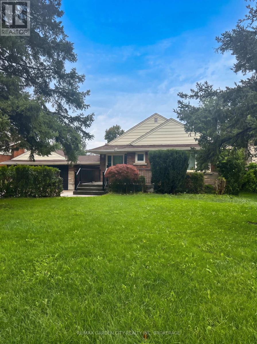 11 Macbeth Boulevard, St. Catharines, Ontario  L2T 2M1 - Photo 2 - X13777486