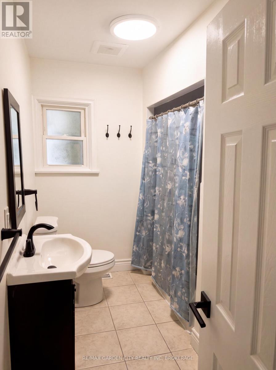 11 Macbeth Boulevard, St. Catharines, Ontario  L2T 2M1 - Photo 9 - X13777486