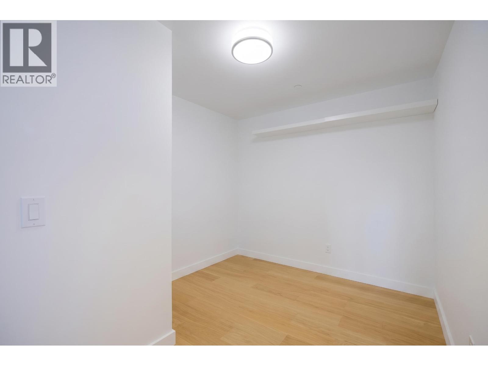 610 525 FOSTER AVENUE photo 14