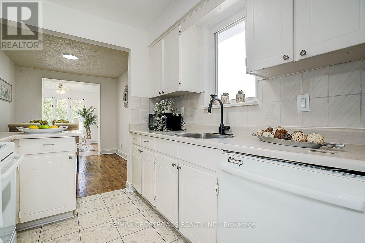 128 Leacrest Road, Toronto, Ontario  M4G 1E8 - Photo 11 - C13777500