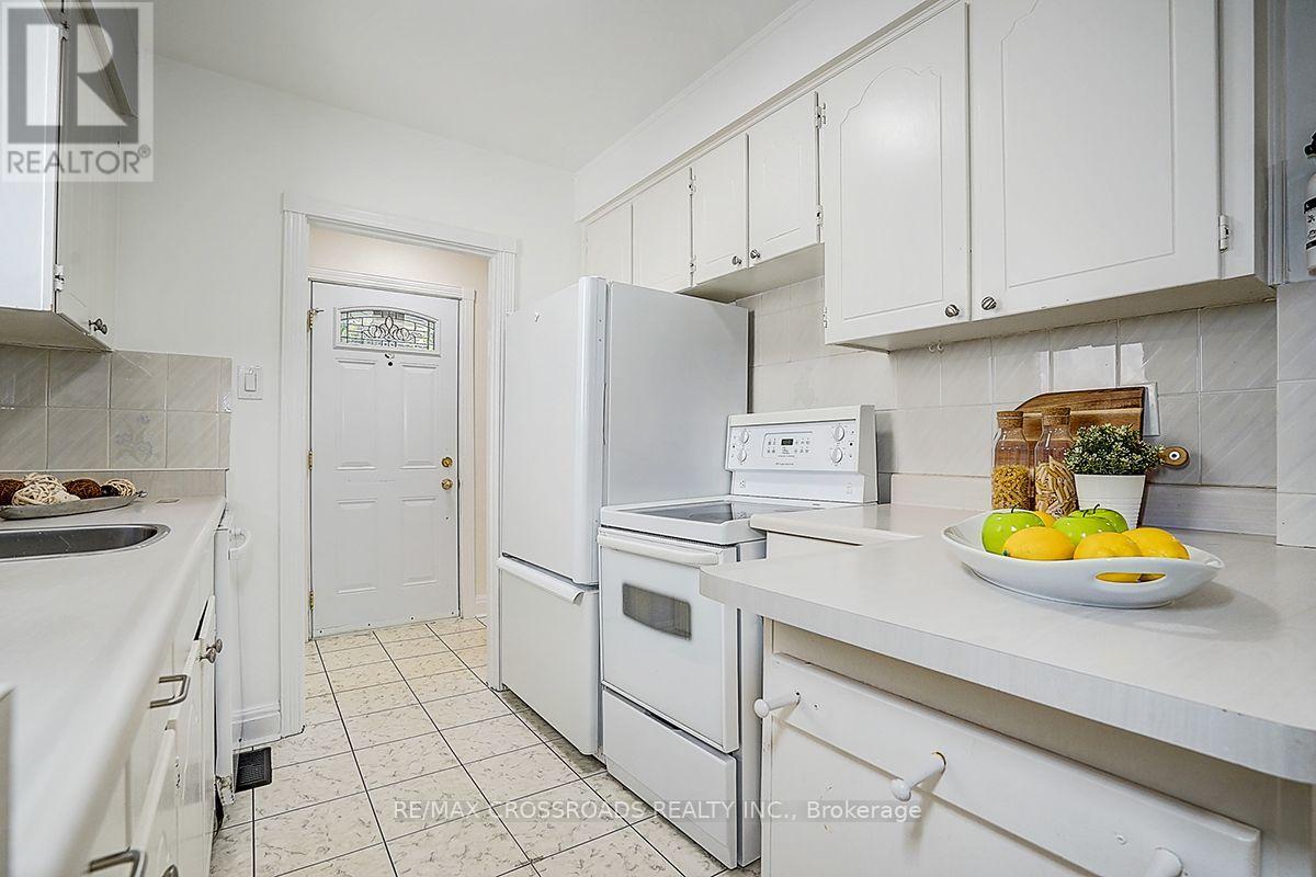 128 Leacrest Road, Toronto, Ontario  M4G 1E8 - Photo 17 - C13777500