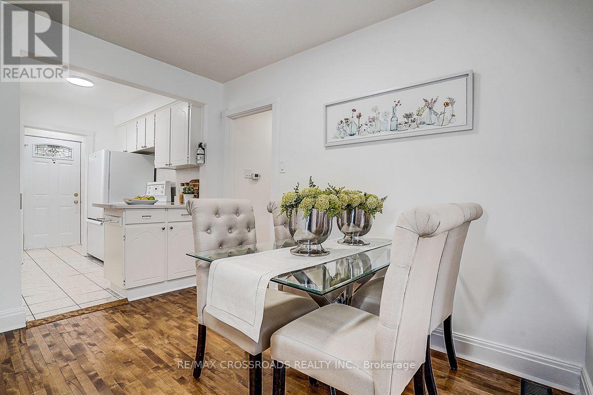 128 Leacrest Road, Toronto, Ontario  M4G 1E8 - Photo 18 - C13777500