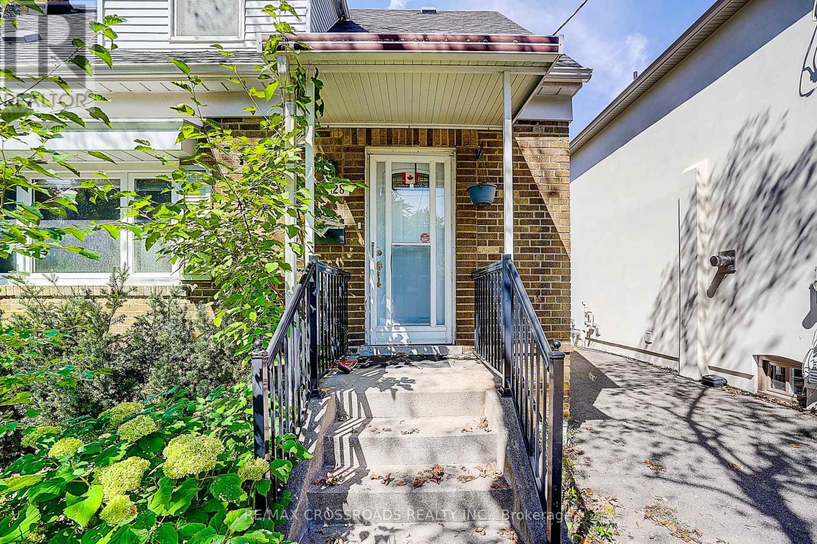 128 Leacrest Road, Toronto, Ontario  M4G 1E8 - Photo 2 - C13777500