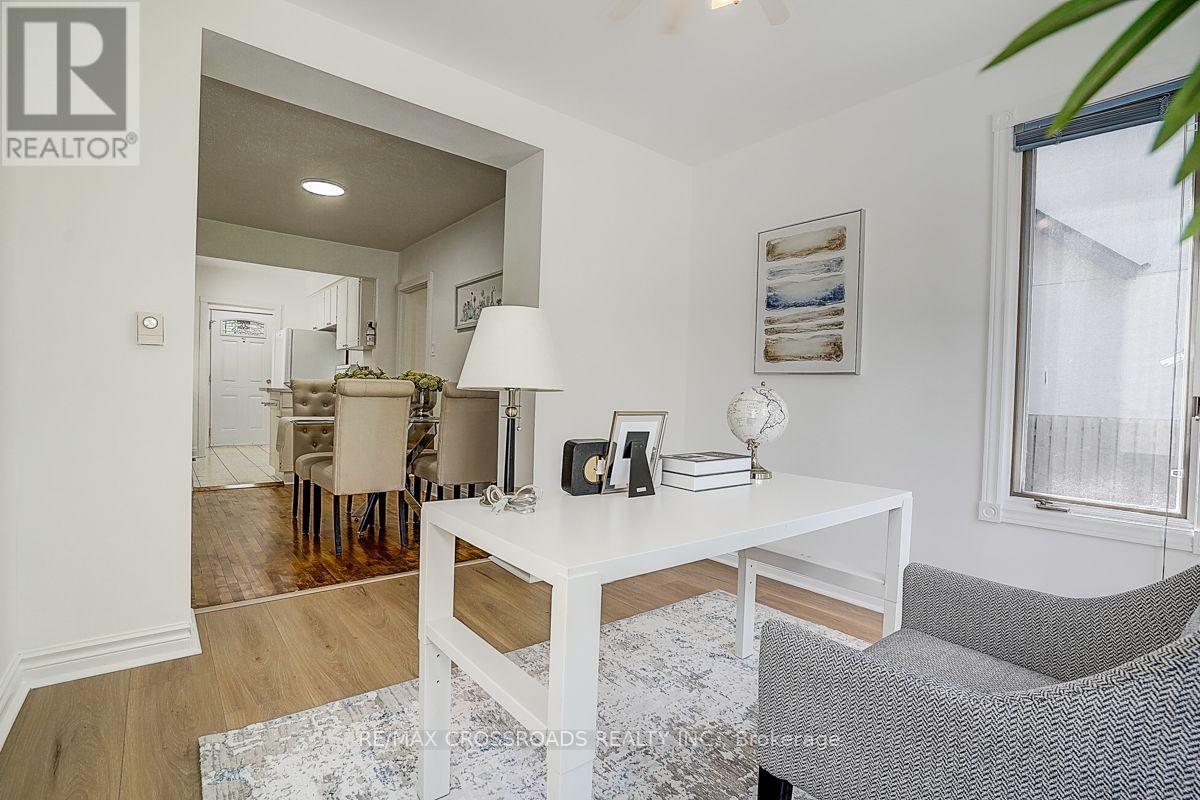 128 Leacrest Road, Toronto, Ontario  M4G 1E8 - Photo 24 - C13777500
