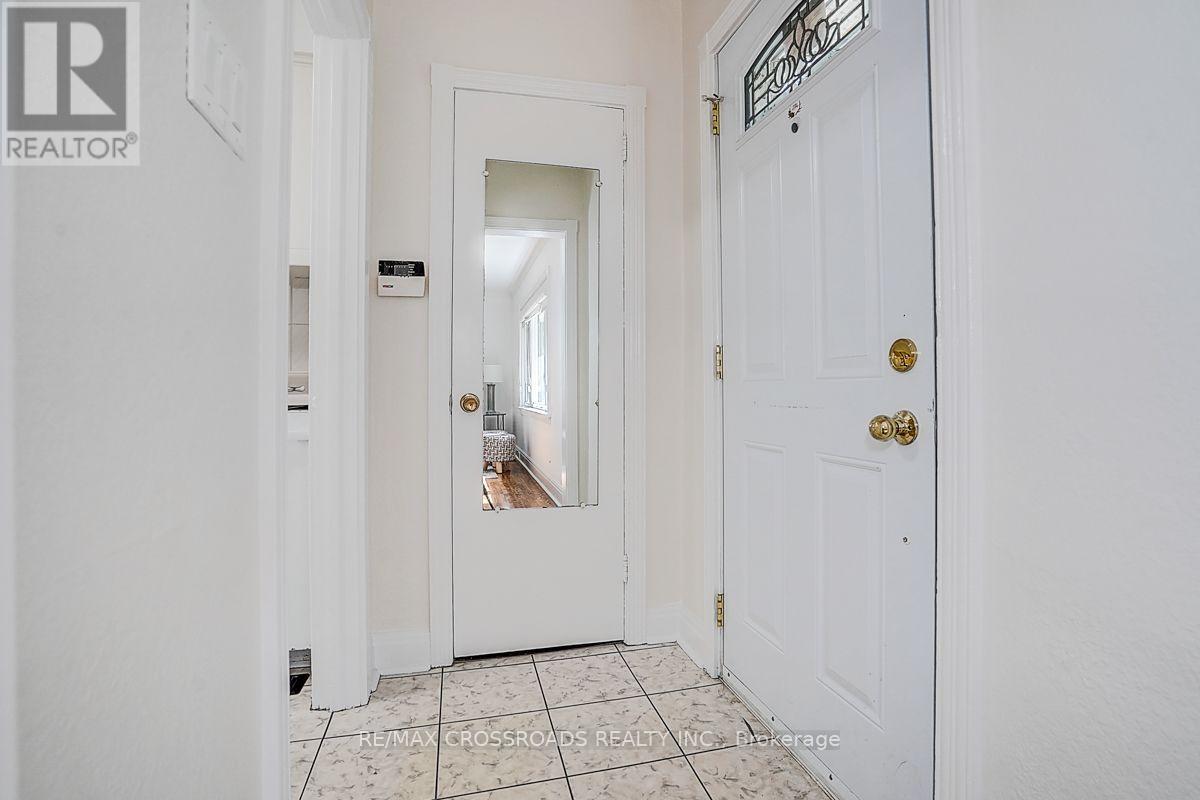 128 Leacrest Road, Toronto, Ontario  M4G 1E8 - Photo 3 - C13777500