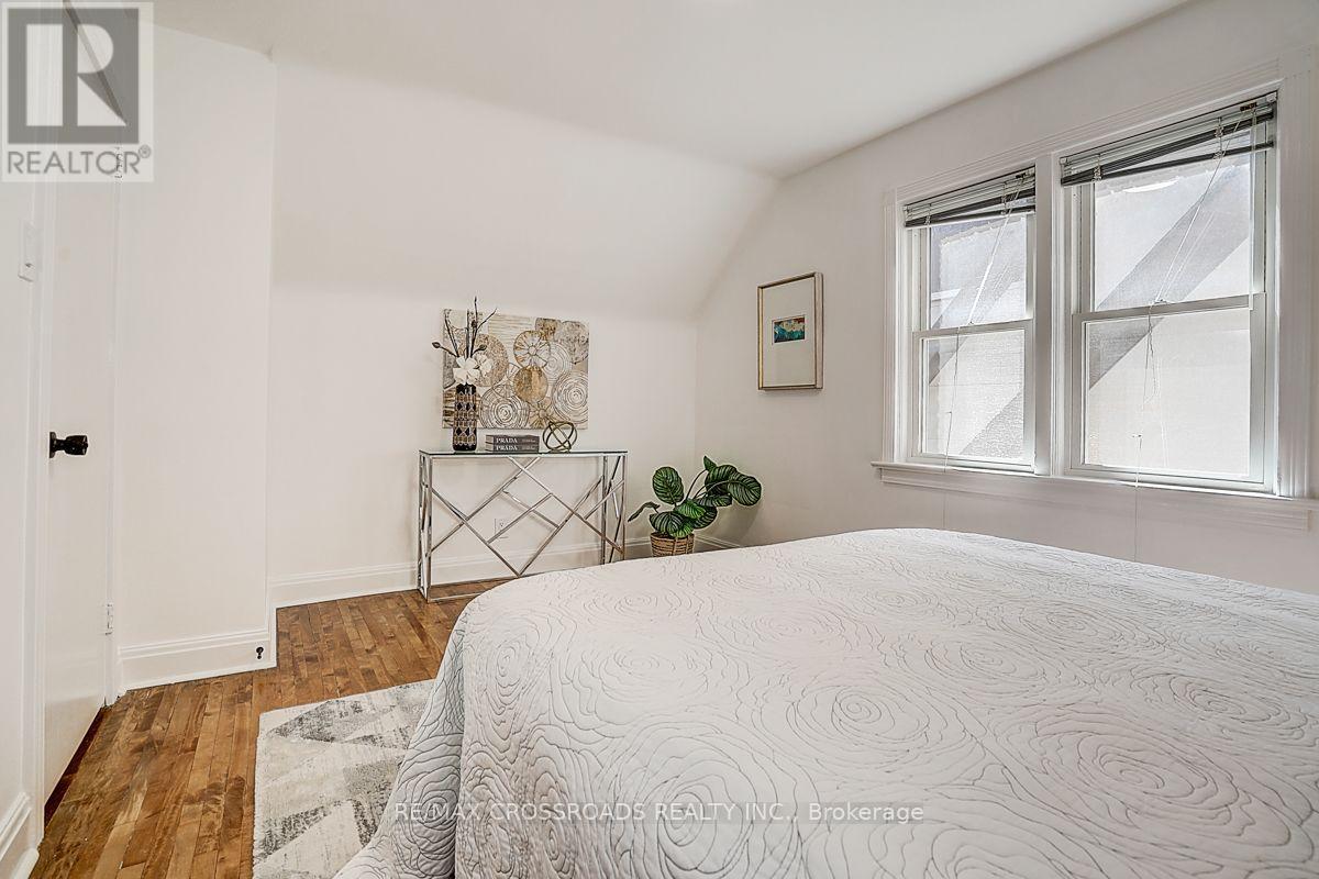 128 Leacrest Road, Toronto, Ontario  M4G 1E8 - Photo 34 - C13777500