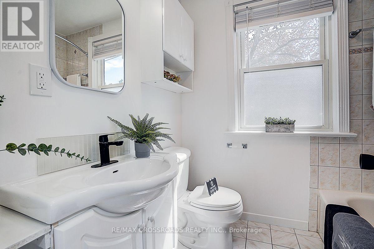 128 Leacrest Road, Toronto, Ontario  M4G 1E8 - Photo 36 - C13777500