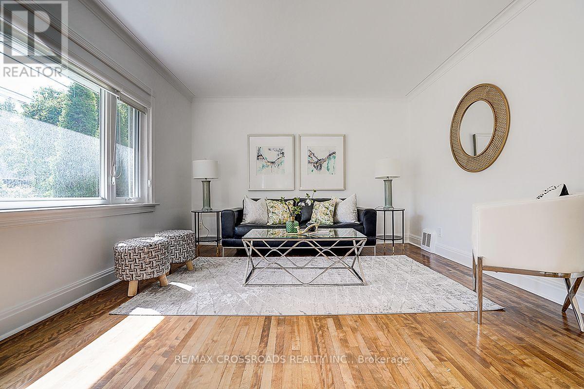 128 Leacrest Road, Toronto, Ontario  M4G 1E8 - Photo 4 - C13777500