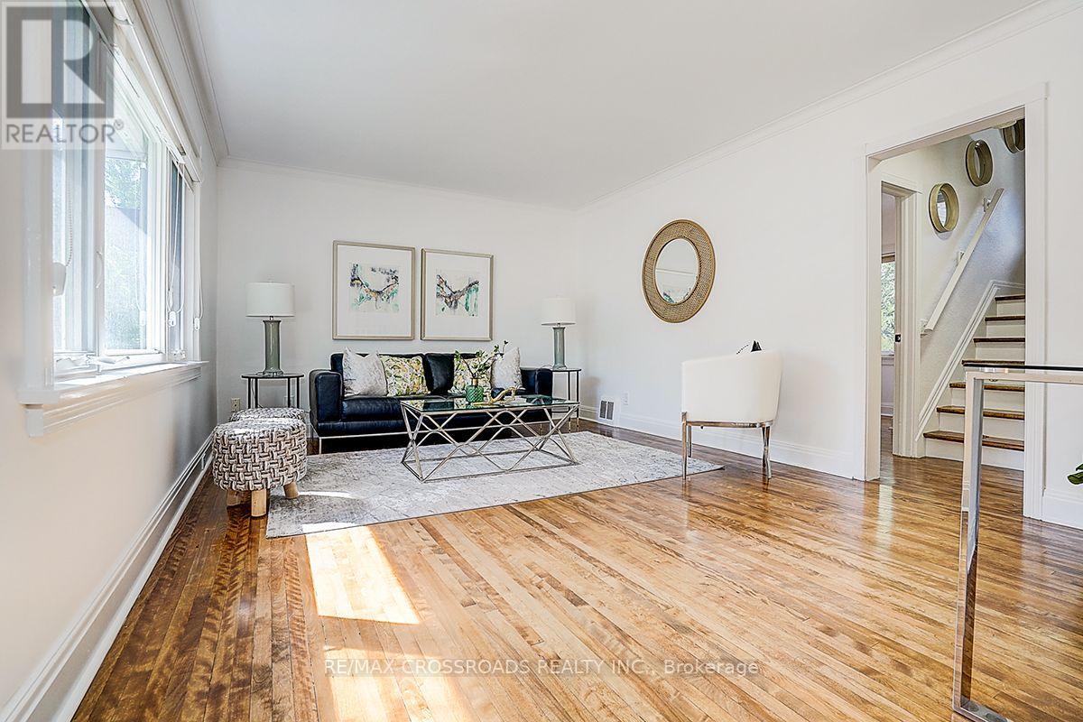 128 Leacrest Road, Toronto, Ontario  M4G 1E8 - Photo 5 - C13777500