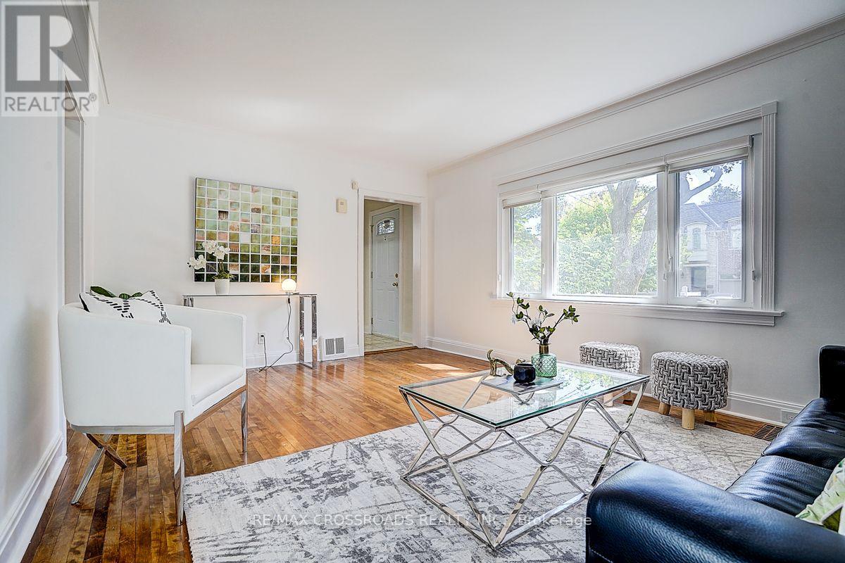 128 Leacrest Road, Toronto, Ontario  M4G 1E8 - Photo 7 - C13777500