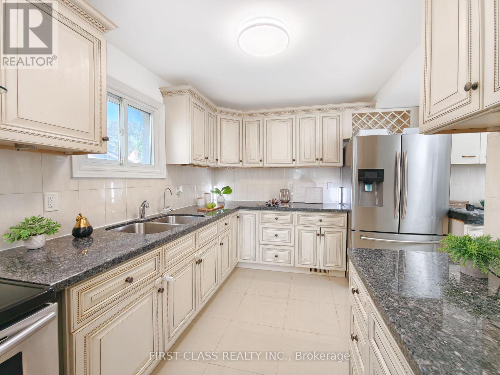 62 Muirlands Drive, Toronto, Ontario  M1V 2B4 - Photo 9 - E13777504