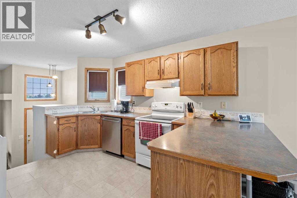 32 Country Hills Mews Nw, Calgary, Alberta  T3K 4S4 - Photo 7 - A2344627