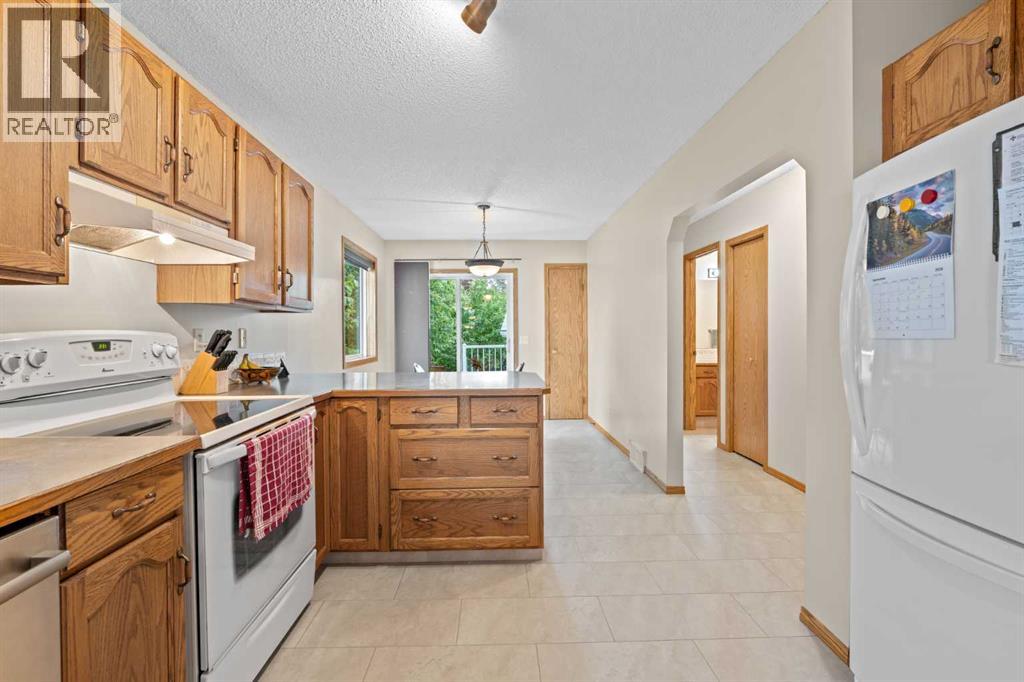 32 Country Hills Mews Nw, Calgary, Alberta  T3K 4S4 - Photo 9 - A2344627