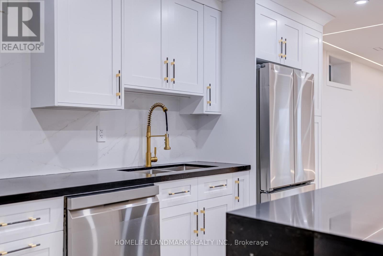 The Bellagio - 23 Coulson Avenue, Toronto, Ontario  M4V 1Y3 - Photo 7 - C13777534