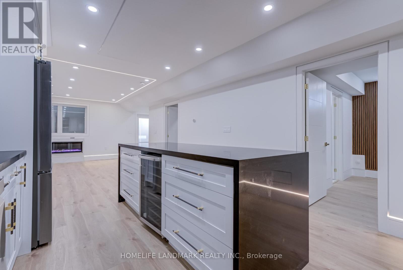 The Bellagio - 23 Coulson Avenue, Toronto, Ontario  M4V 1Y3 - Photo 9 - C13777534
