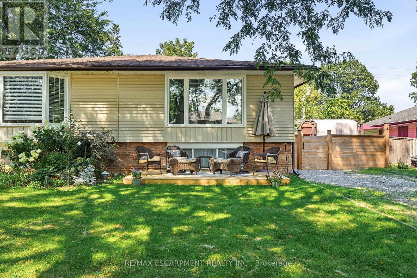 3 GLENGROVE AVENUE, Grimsby, Ontario