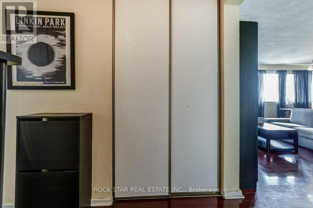 1711 - 10 Sunny Glenway, Toronto, Ontario  M3C 2Z3 - Photo 6 - C13777550