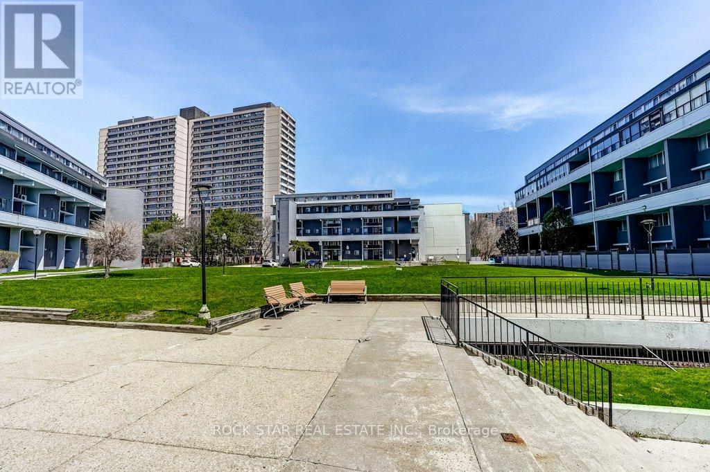 708 - 10 Sunny Glenway, Toronto, Ontario  M3C 2Z3 - Photo 2 - C13777552