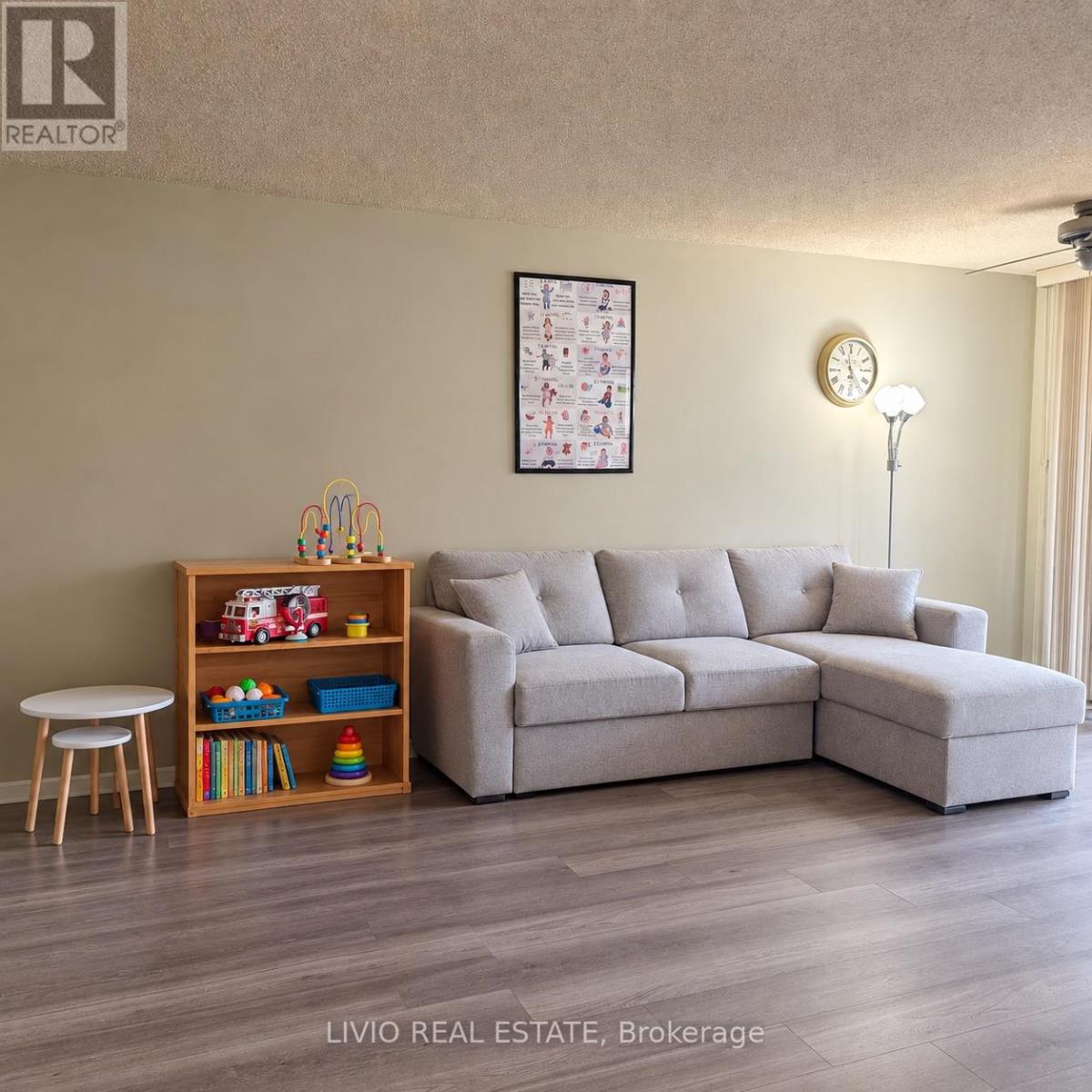 310 - 10 Laurelcrest Street, Brampton, Ontario  L6S 5Y3 - Photo 5 - W13769122
