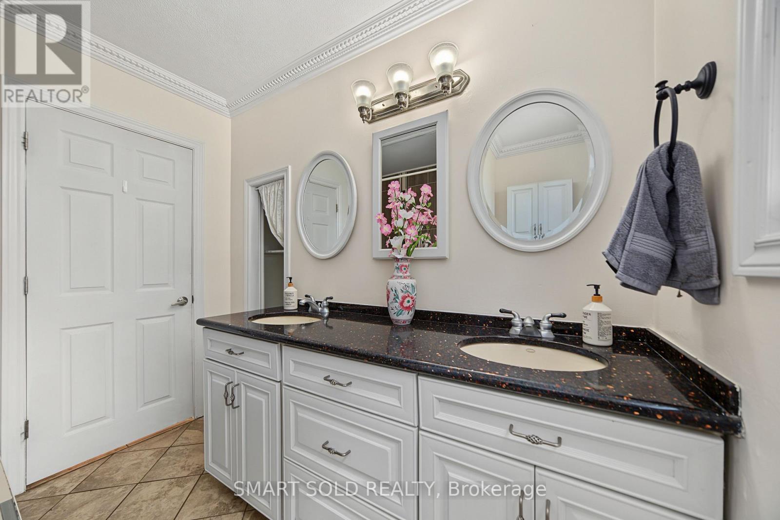 7 Elmwood Avenue, St. Catharines, Ontario  L2R 2T5 - Photo 27 - X13764262