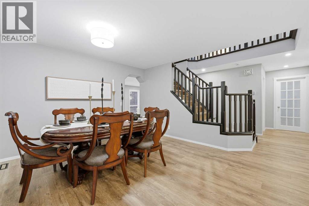 40 Valley Creek Crescent Nw, Calgary, Alberta  T3B 5V2 - Photo 5 - A2343798