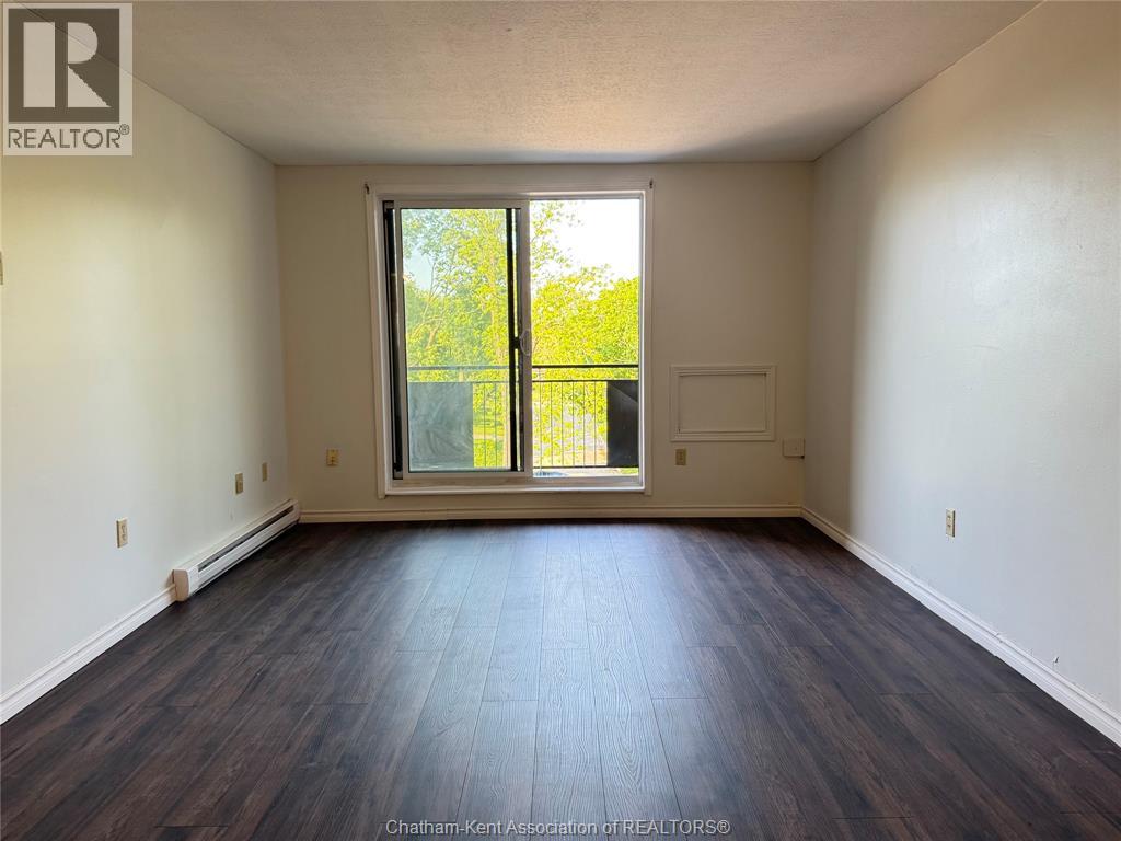 150 Park Avenue Unit# 304, Chatham, Ontario  N7M 3V6 - Photo 7 - 26022404