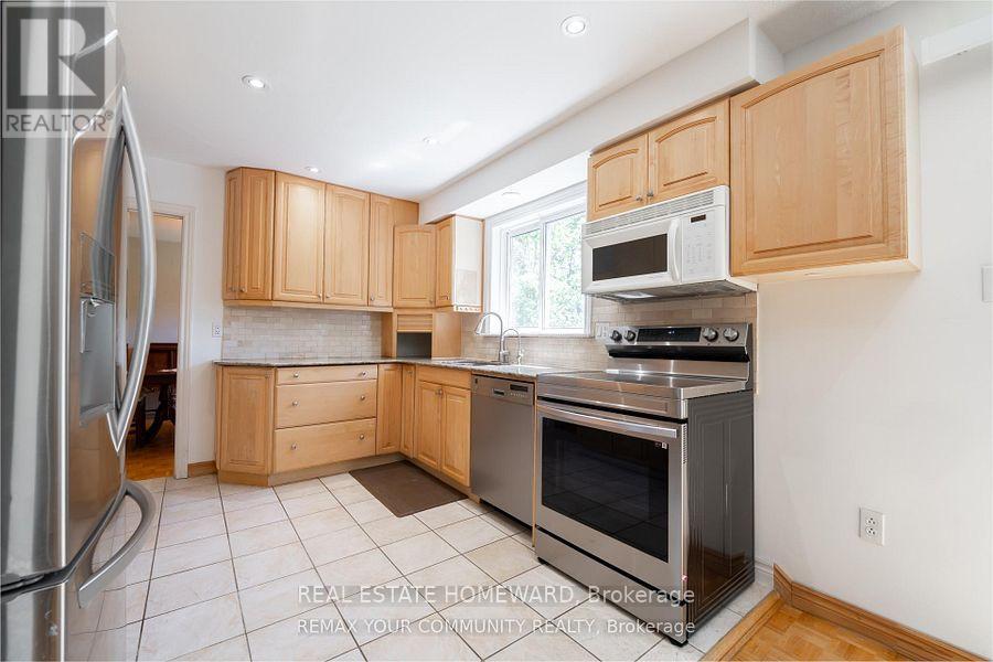 27 Drumern Crescent, Richmond Hill, Ontario  L4C 5H9 - Photo 10 - N13777582