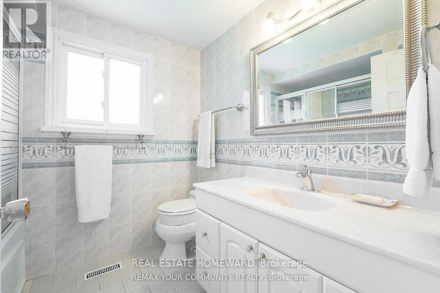 27 Drumern Crescent, Richmond Hill, Ontario  L4C 5H9 - Photo 26 - N13777582