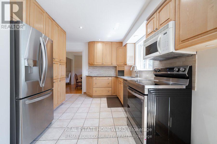 27 Drumern Crescent, Richmond Hill, Ontario  L4C 5H9 - Photo 9 - N13777582