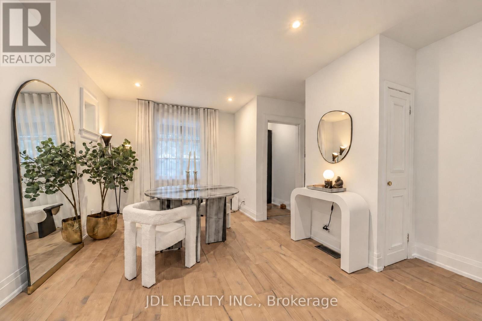 379 Scarborough Road, Toronto, Ontario  M4E 3N1 - Photo 11 - E13774734